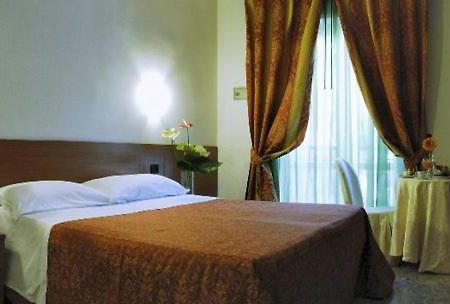Hotel Villa Giusy Кастелланета-Марина Екстер'єр фото