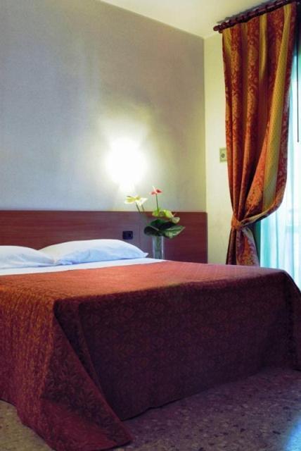 Hotel Villa Giusy Кастелланета-Марина Екстер'єр фото