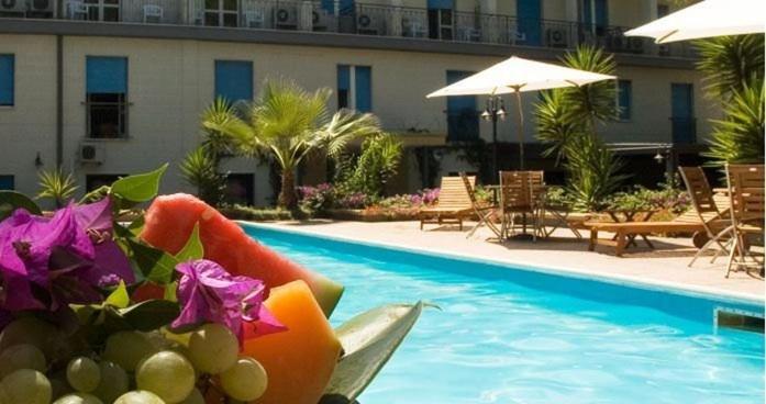Hotel Villa Giusy Кастелланета-Марина Екстер'єр фото