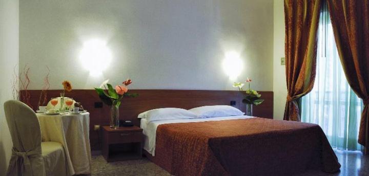Hotel Villa Giusy Кастелланета-Марина Екстер'єр фото