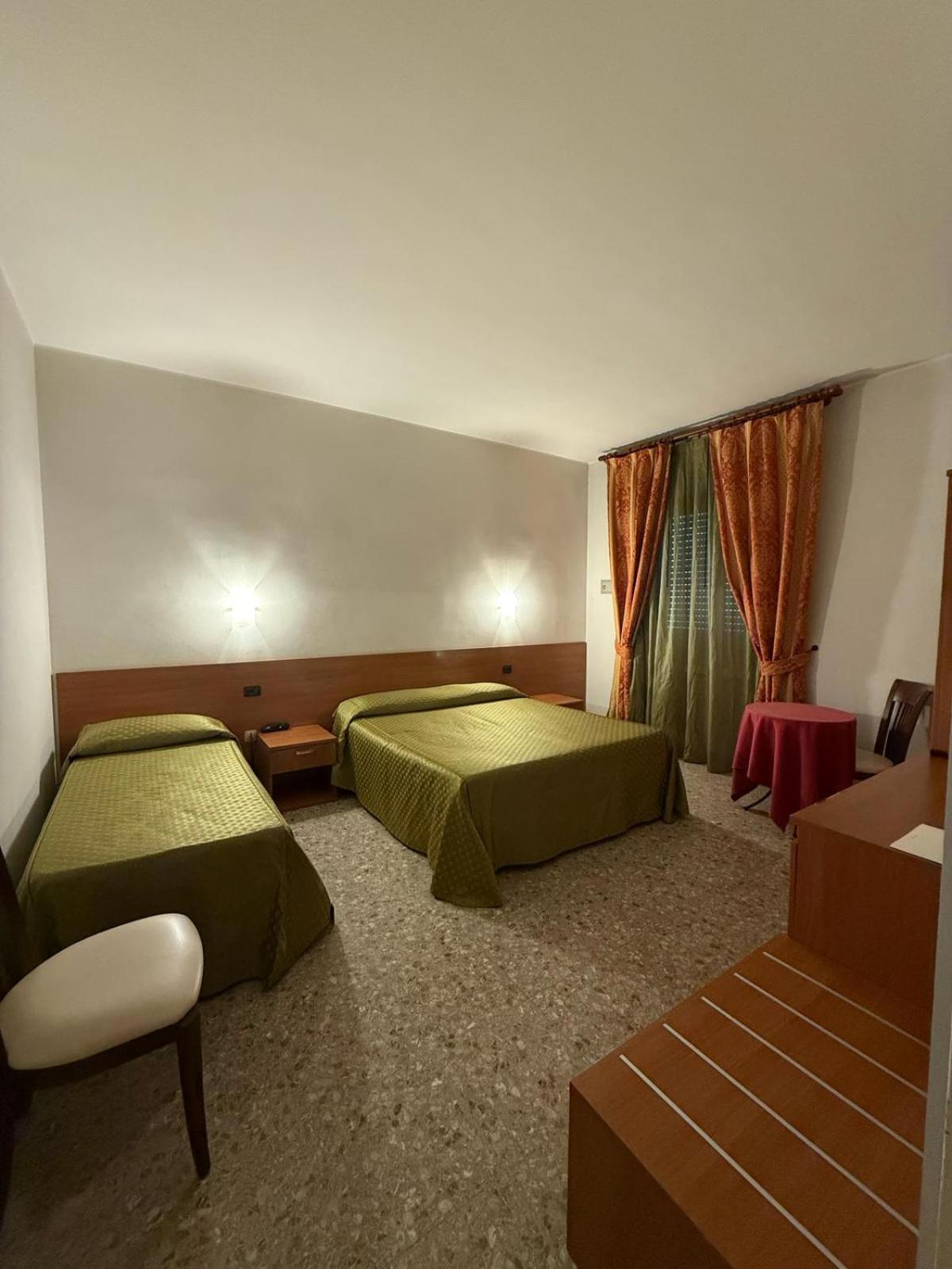 Hotel Villa Giusy Кастелланета-Марина Екстер'єр фото
